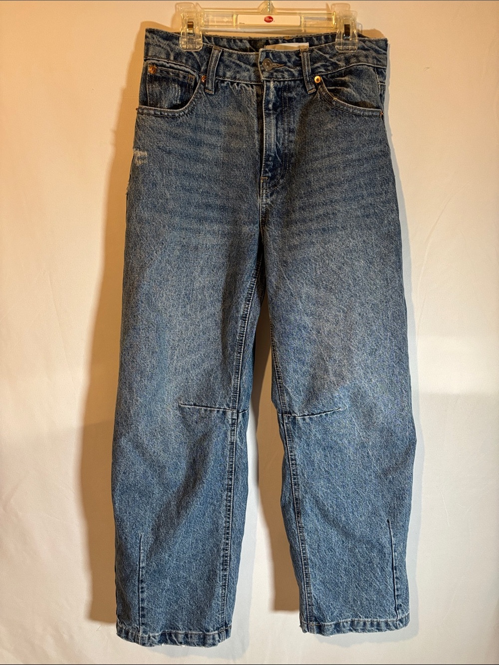 Barrel leg distressed Fashion Nova women’s Relaxed Jeans medium wash Blue Denim